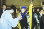 “Paiknam” Kim Lyun-joon passing the school banner to Dr. Kim Jong-ryang